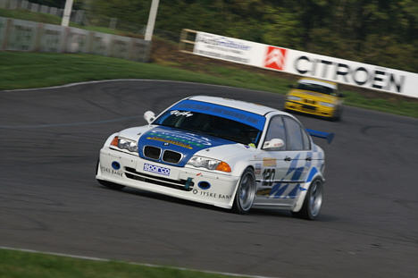 Christian Vejby i sin nye BMW 320i.